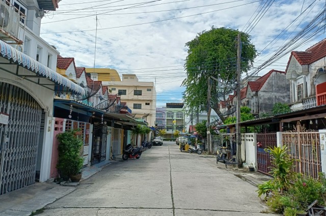 ขายทาวน์เฮาส์ บ้านสวน-พระยาสัจจา ซอย 10 ขายพร้อมผู้เช่า ซอยหมูแดงเยาวราช ใกล้ กศน.