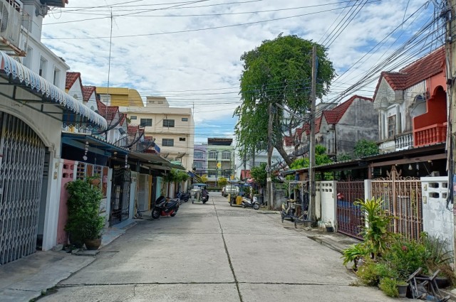 ขายทาวน์เฮาส์ บ้านสวน-พระยาสัจจา ซอย 10 ขายพร้อมผู้เช่า ซอยหมูแดงเยาวราช ใกล้ กศน.