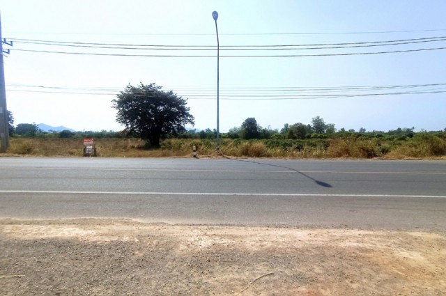 ขายที่ดินเปล่า 14-2-80 ไร่ ติดถนนสายราชบุรี 4016 อำเภอจอมบึง จังหวัดราชบุรี