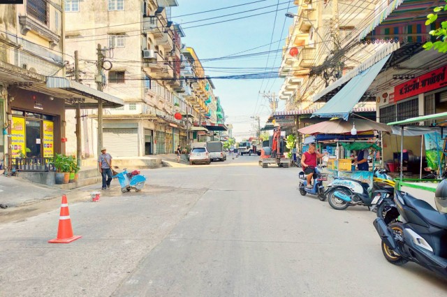 ขายอาคารพาณิชย์ 2 คูหา 4.5 ชั้น ซ.กาญจนาภิเษก 5 ทำเลดี ใกล้ MRT สถานีหลักสอง