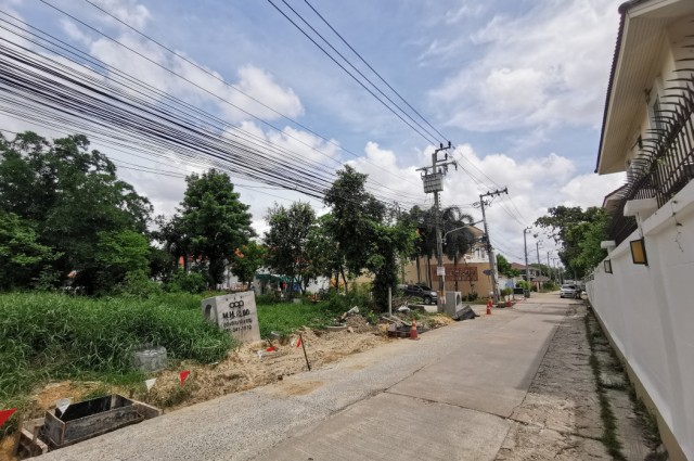 ขาย ที่ดิน แปลงสวย ที่ดิน ศรีด่าน 22 1 งาน 51 ตรว ติดถนน คอนกรีต