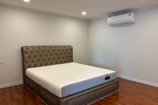 ให้เช่า คอนโด ฟิฟตี้ฟิฟท์ ทาวเวอร์ คอนโดมิเนียม 275 ตรม. 3นอน 3น้ำ ชั้น32 ใกล้BTSทองหล่อ