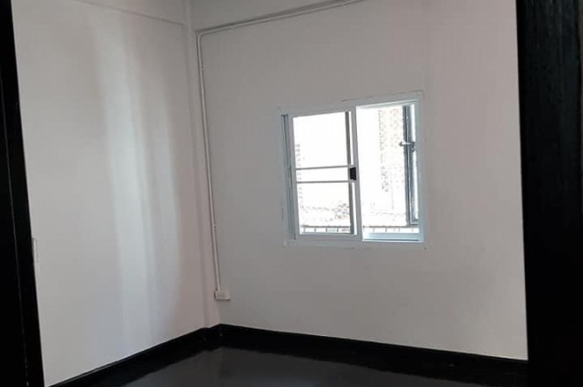 ขายทาวน์เฮ้าส์ 3 ชั้น 4ห้องนอน ในโครงการ หมู่บ้านนครหลวง 1