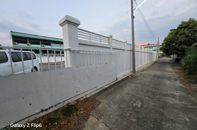 ขายที่ดินสวยมาก ใจกลางเมือง เนื้อที่ 3 งาน 57 ตรว. พร้อมรั้วคอนกรีต มีน้ำไฟพร้อมปลูกบ้าน