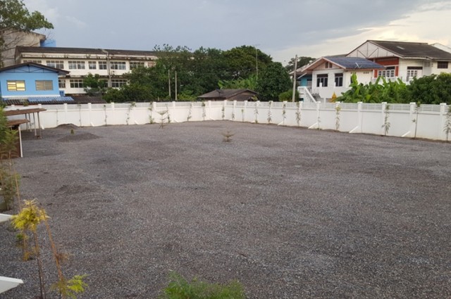 ขายที่ดินสวยมาก ใจกลางเมือง เนื้อที่ 3 งาน 57 ตรว. พร้อมรั้วคอนกรีต มีน้ำไฟพร้อมปลูกบ้าน