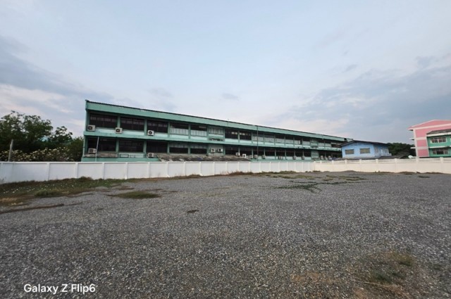 ขายที่ดินสวยมาก ใจกลางเมือง เนื้อที่ 3 งาน 57 ตรว. พร้อมรั้วคอนกรีต มีน้ำไฟพร้อมปลูกบ้าน
