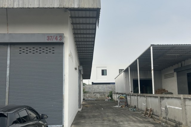 ด่วน! โกดังทำเลทอง พร้อมออฟฟิศ ให้เช่า/เซ้ง 300 ตร.ม. ย่านทวีวัฒนา - พุทธมณฑลสาย 2 โอกาสทางธุรกิจที่คุณไม่ควรพลาด ! 