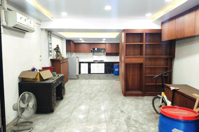 ขายอาคารพาณิชย์ 4 ชั้น 15.4 ตร.ว. ซ.เจริญราษฎร์ 5 แยก 4 สภาพพร้อมอยู่ ตกแต่งอย่างดี