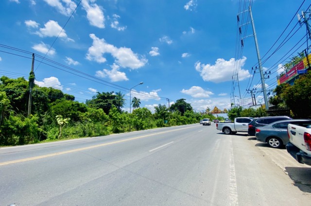 ขาย ที่ดิน ใกล้วัดสวนแก้ว บางใหญ่ ติดถนนบางกรวย - ไทรน้อย เนื้อที่ 4 ไร่ 3 งาน 17 ตรว