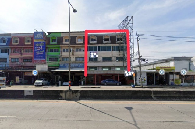 ขายถูก อาคารพาณิชย์ 4.5ชั้น 3คูหา ติดถนนร่มเกล้า 400 ตรม 50 ตรว