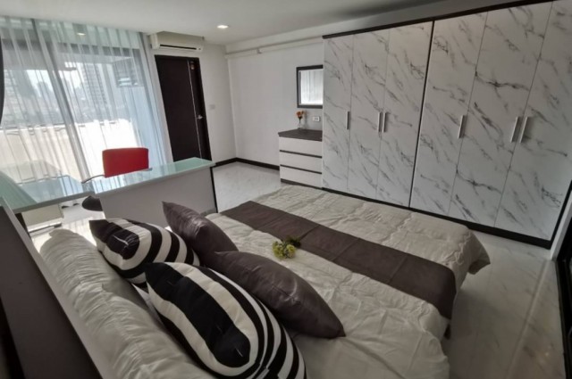 [Duplicate]ขาย คอนโด ไอทีเอฟ สีลม พาเลส 51 ตรม. ชั้น 14 ใกล้ BTS ช่องนนทรีแค่ 200 เมตร
