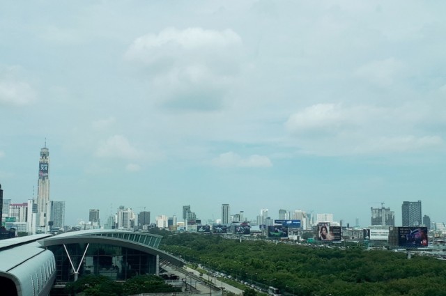 ให้เช่า คอนโด ใกล้ มศว. และ สิงห์ คอมเพล็กซ์ Life Asoke 30 ตรม ติด Mrt เพชรบุรี และ Airport Link มักกะสัน...