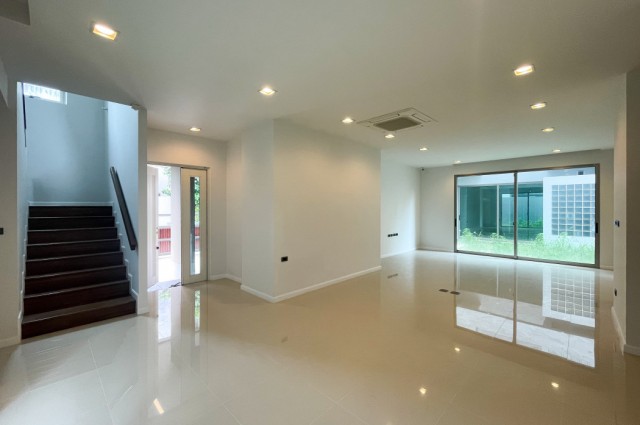 ขาย บ้านเดี่ยว สภาพใหม่ Private Nirvana Residence North-East 430 ตรม 65 ตรว หรูหรา มีระดับ