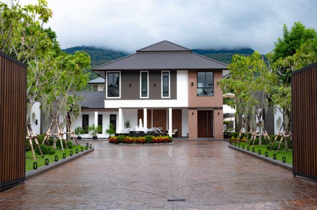 ขาย บ้านเดี่ยว Ultra Luxury Pool villa คฤหาสน์ ช่างเคี่ยน เชียงใหม่ 868 ตรม 486.2 ตรว Mid town of Chiang mai