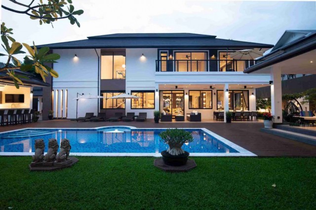 ขาย บ้านเดี่ยว Ultra Luxury Pool villa คฤหาสน์ ช่างเคี่ยน เชียงใหม่ 868 ตรม 486.2 ตรว Mid town of Chiang mai